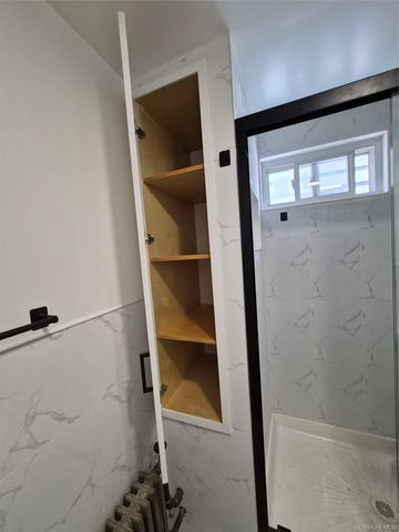 68-07 53rd Avenue 2 Fl, Maspeth, NY 11378