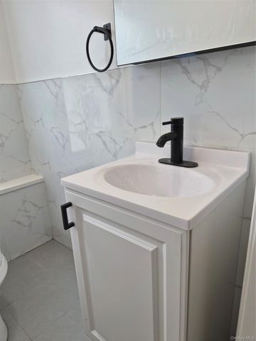 68-07 53rd Avenue 2 Fl, Maspeth, NY 11378