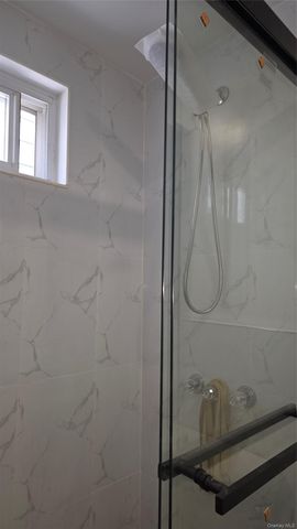 68-07 53rd Avenue 2 Fl, Maspeth, NY 11378