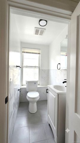 68-07 53rd Avenue 2 Fl, Maspeth, NY 11378