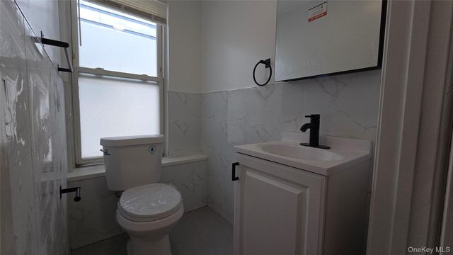 68-07 53rd Avenue 2 Fl, Maspeth, NY 11378
