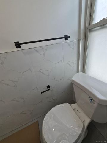 68-07 53rd Avenue 2 Fl, Maspeth, NY 11378