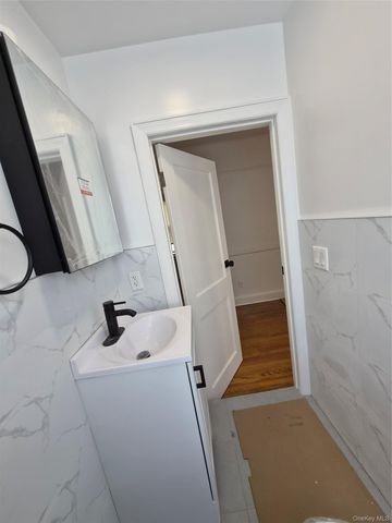 68-07 53rd Avenue 2 Fl, Maspeth, NY 11378