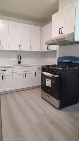 68-07 53rd Avenue 2 Fl, Maspeth, NY 11378