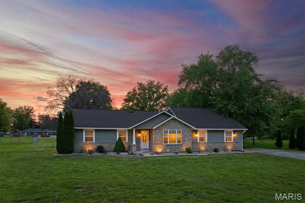 511 Coventry Road, Troy, IL 62294