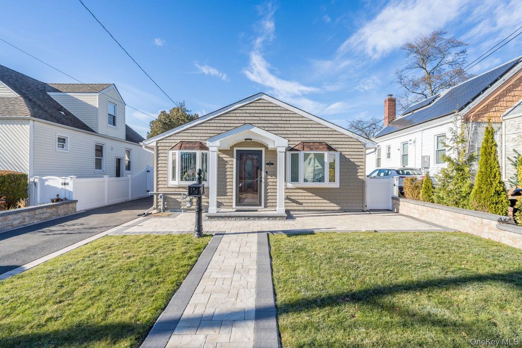 69 Harriet Avenue, Hempstead, NY 11550