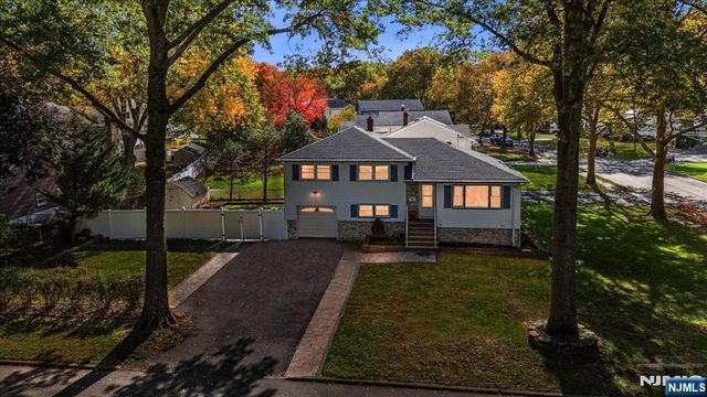 8 Hall Road, Paramus, NJ 07652