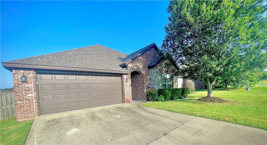 108 Peyton Street, Lowell, AR 72745