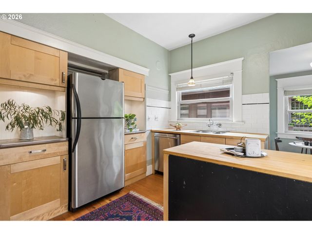 1915 Ne 46TH Ave, Portland, OR 97213