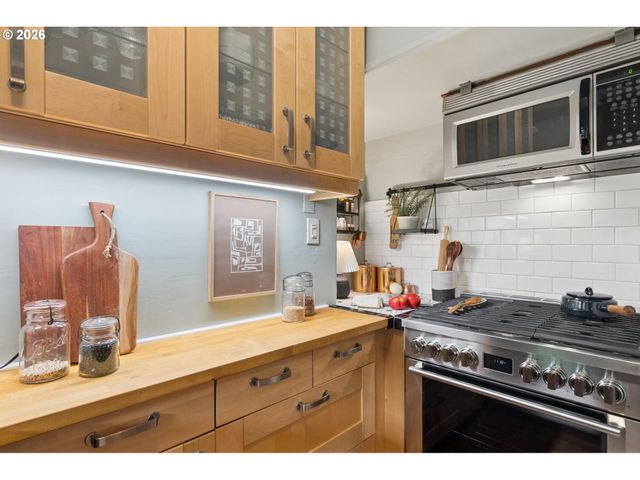 1915 Ne 46TH Ave, Portland, OR 97213