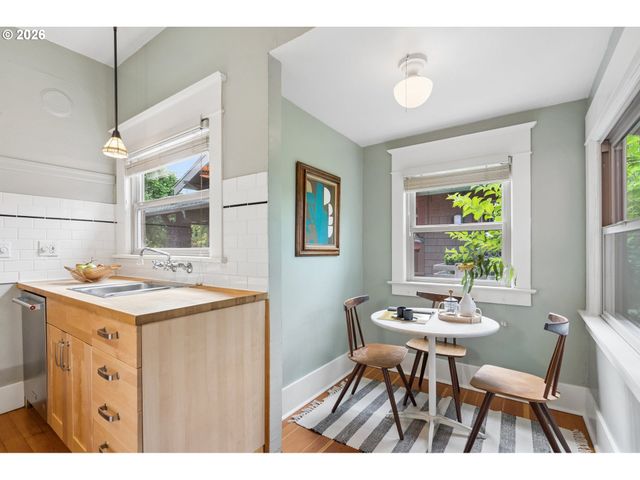 1915 Ne 46TH Ave, Portland, OR 97213