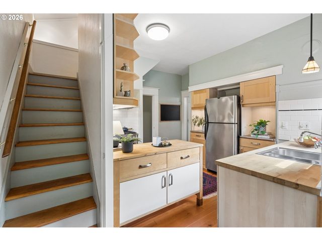 1915 Ne 46TH Ave, Portland, OR 97213