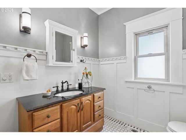 1915 Ne 46TH Ave, Portland, OR 97213