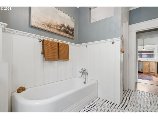 1915 Ne 46TH Ave, Portland, OR 97213