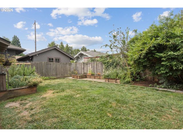 1915 Ne 46TH Ave, Portland, OR 97213