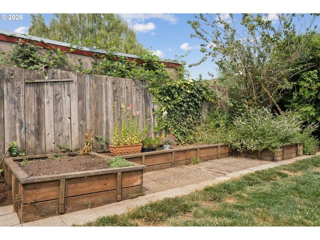1915 Ne 46TH Ave, Portland, OR 97213