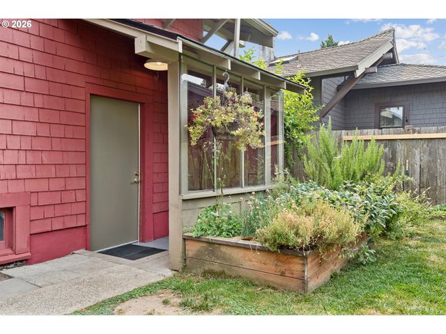 1915 Ne 46TH Ave, Portland, OR 97213
