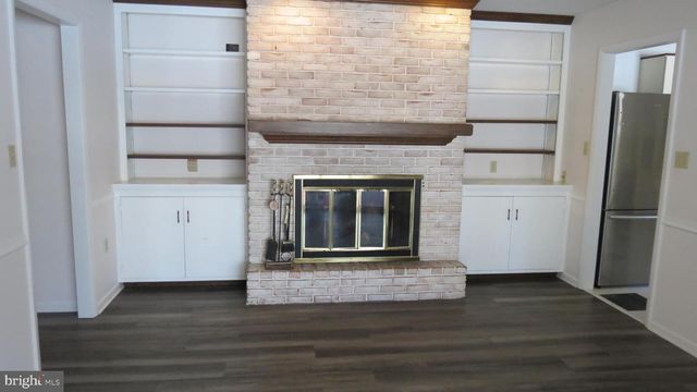 1043 W AREBA AVE, Hershey, PA 17033