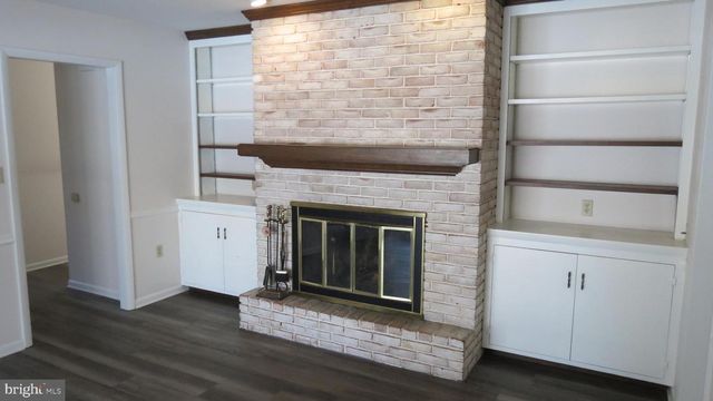 1043 W AREBA AVE, Hershey, PA 17033