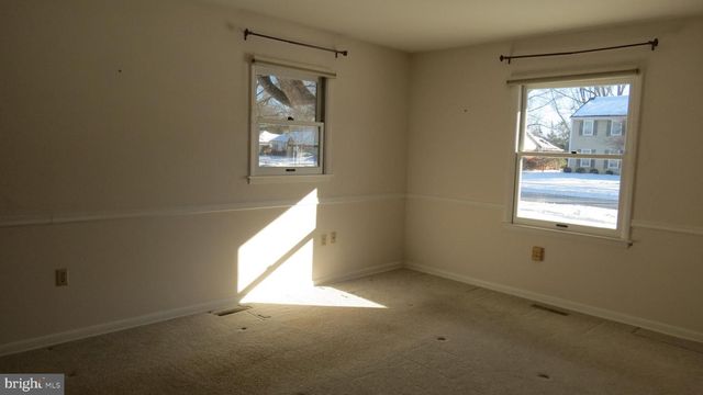 1043 W AREBA AVE, Hershey, PA 17033