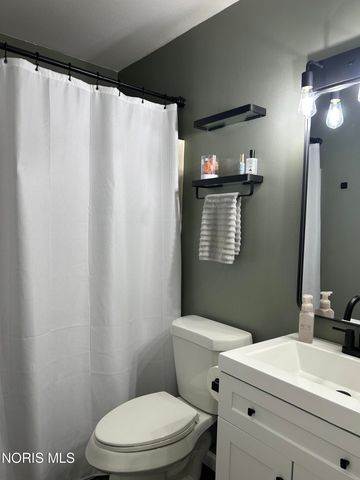 242 Mead Lane, Holland, OH 43528