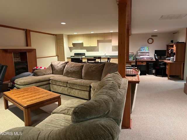 242 Mead Lane, Holland, OH 43528