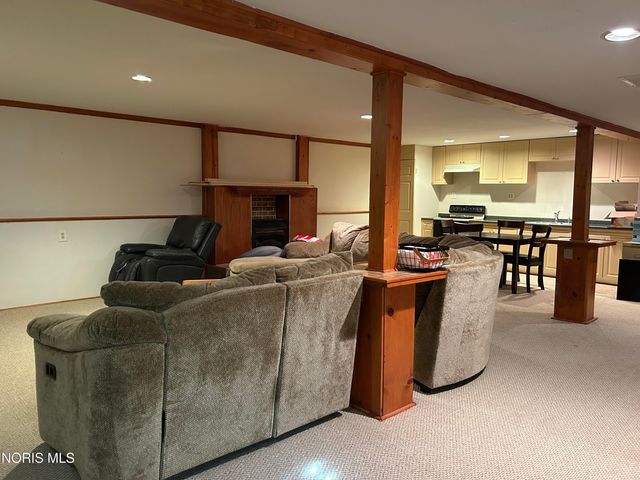 242 Mead Lane, Holland, OH 43528