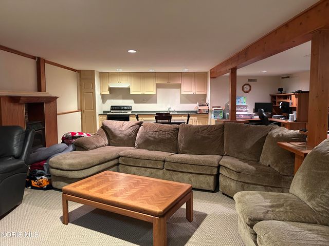 242 Mead Lane, Holland, OH 43528