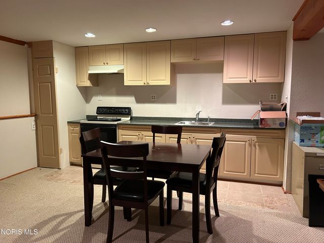 242 Mead Lane, Holland, OH 43528