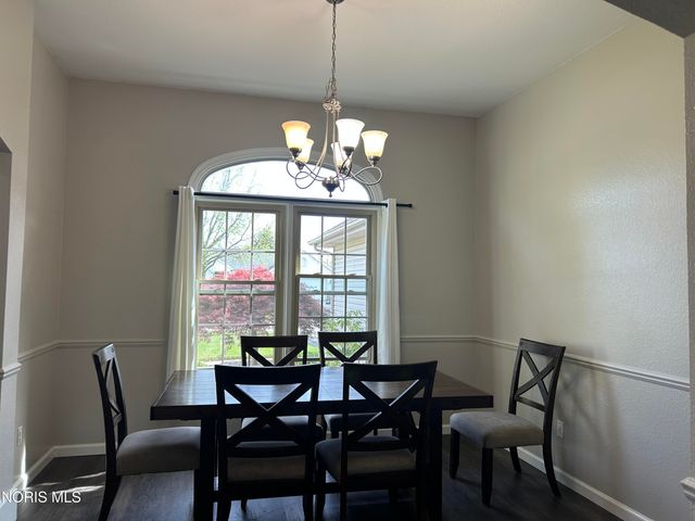 242 Mead Lane, Holland, OH 43528