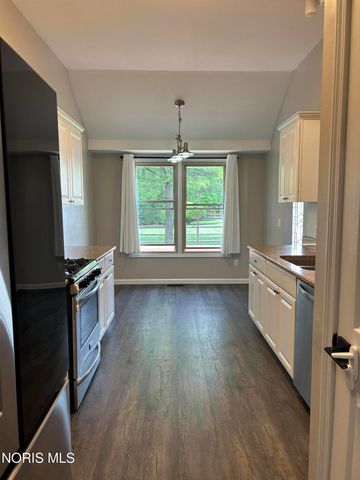 242 Mead Lane, Holland, OH 43528