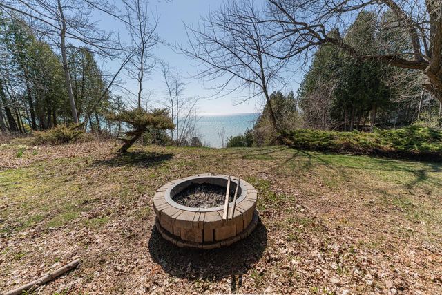 3582 Norport DRIVE, Port Washington, WI 53074