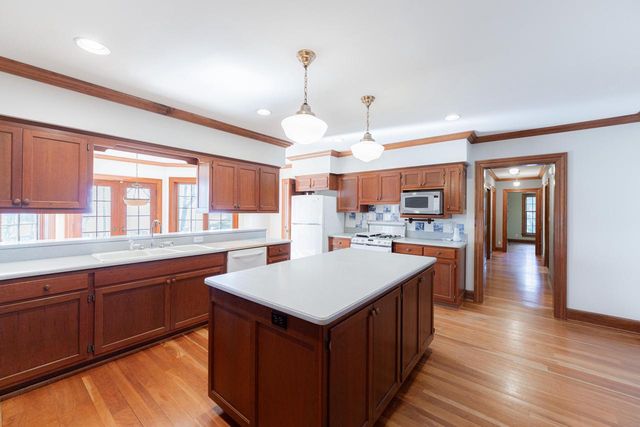 3582 Norport DRIVE, Port Washington, WI 53074