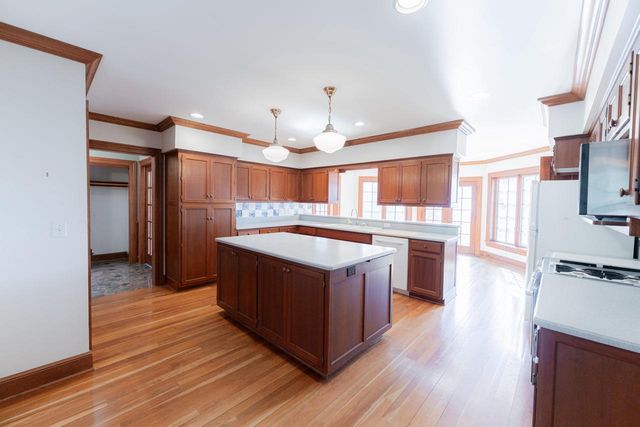 3582 Norport DRIVE, Port Washington, WI 53074