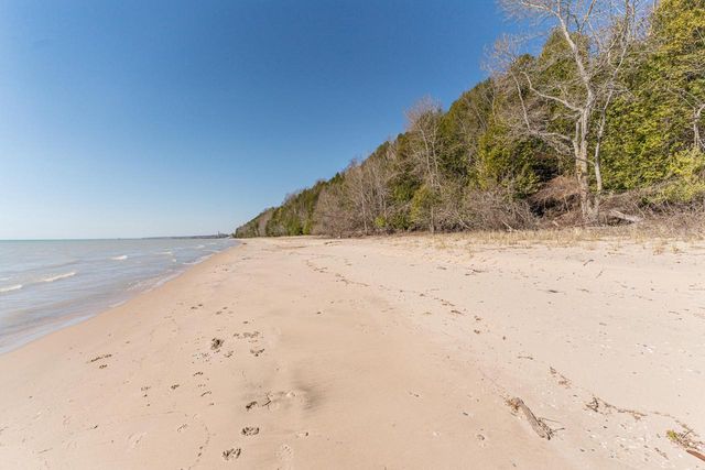 3582 Norport DRIVE, Port Washington, WI 53074