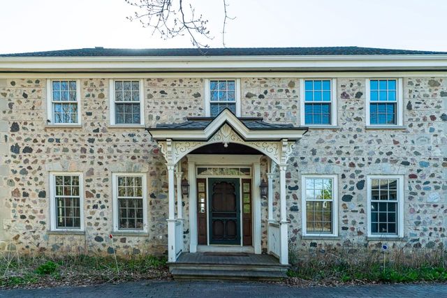 3582 Norport DRIVE, Port Washington, WI 53074
