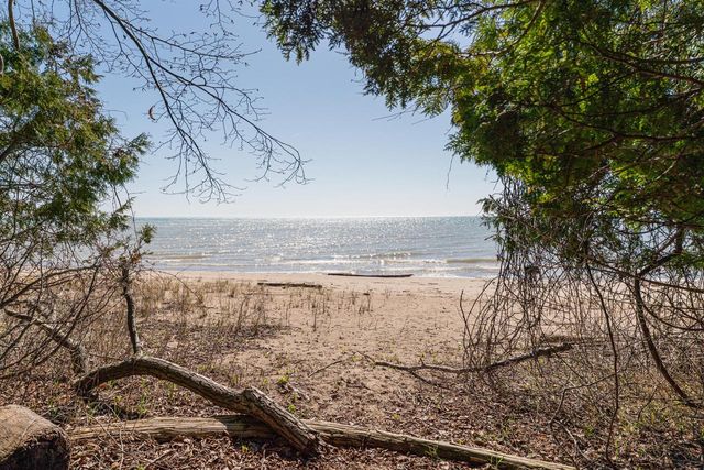 3582 Norport DRIVE, Port Washington, WI 53074