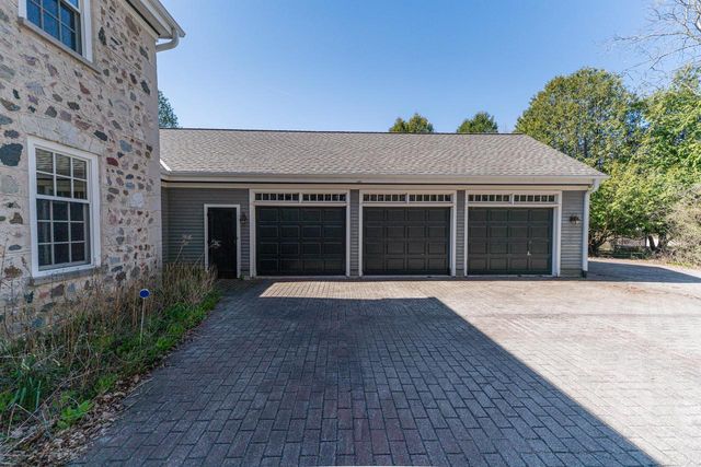 3582 Norport DRIVE, Port Washington, WI 53074