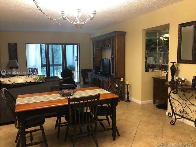 9440 SW 8th St 402, Boca Raton, FL 33428