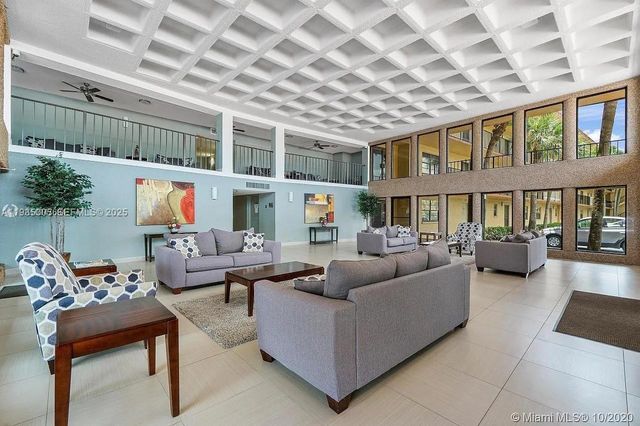 9440 SW 8th St 402, Boca Raton, FL 33428