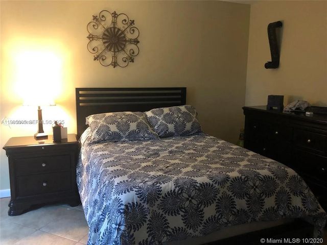 9440 SW 8th St 402, Boca Raton, FL 33428