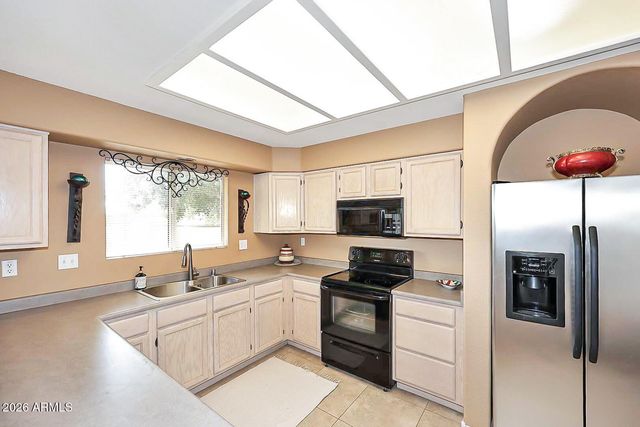 10218 N 12TH Place 2, Phoenix, AZ 85020