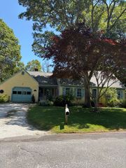 40 Vandermint Ln, Barnstable, MA 02601