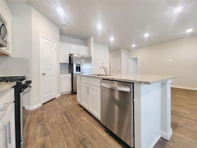 125 Solitude DR, San Marcos, TX 78666