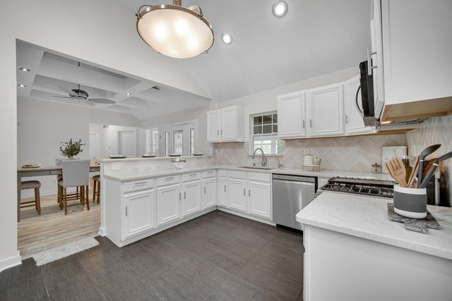 838 N 200 W, Valparaiso, IN 46385