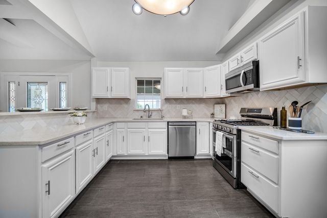 838 N 200 W, Valparaiso, IN 46385