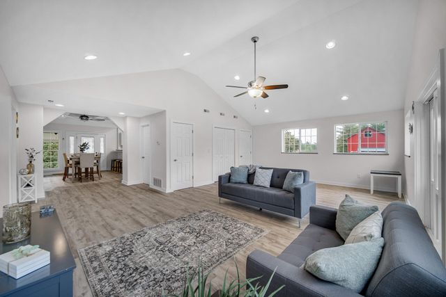 838 N 200 W, Valparaiso, IN 46385