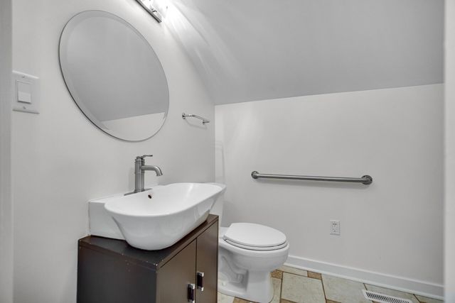 838 N 200 W, Valparaiso, IN 46385
