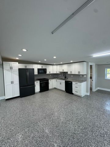 838 N 200 W, Valparaiso, IN 46385