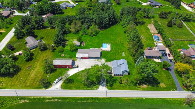 838 N 200 W, Valparaiso, IN 46385